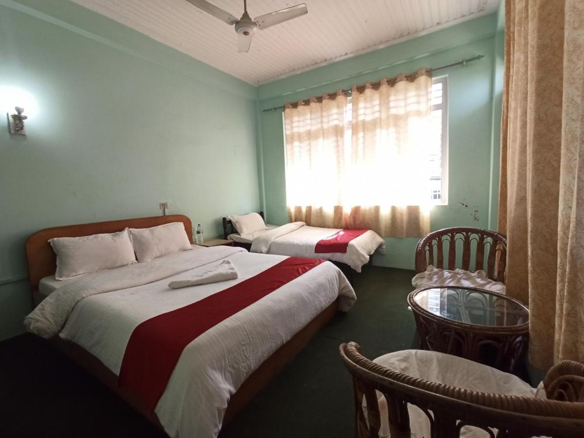 Pushpa Guest House Pokhara Eksteriør billede